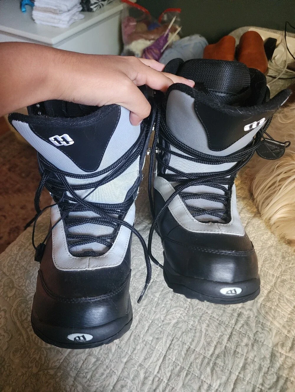 Womens Black and White Snowboard Boots - Brand: Unknown